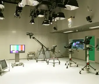 从新特丽亚（中部国际机场）前来